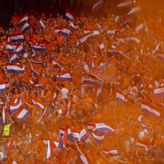 HANG DE VLAGGEN UIT EN HOOG