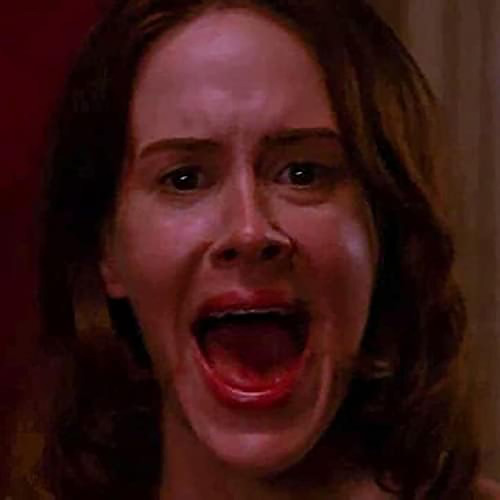 THE KILLER IS ESCAPING 😛