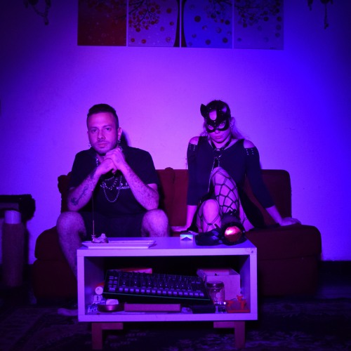 Residents: Møøncat B2B Bruno Wølf