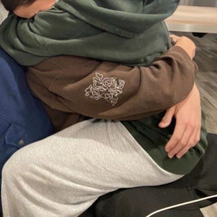 في كفه والبنات في كفه