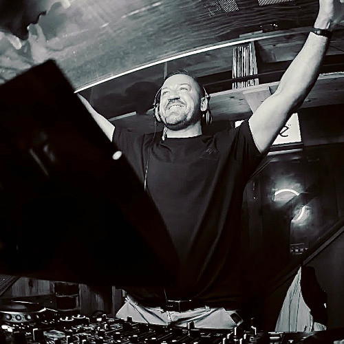DJ Darren Crxss  Minimal Tech Trance Banger