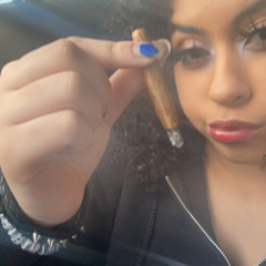 she want a chance 😹