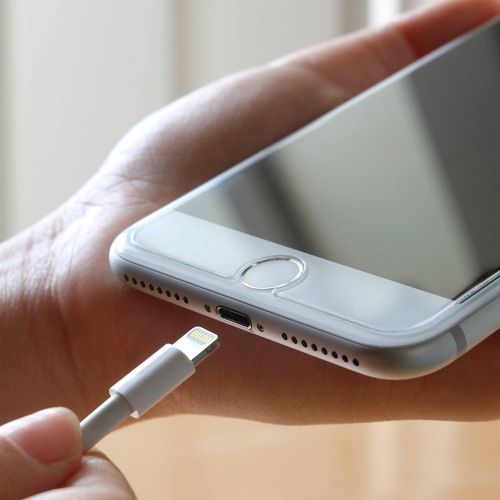 A Brief Guidance to Clean your Phone Charging Port