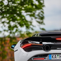 Party Club Be Alive (feat. Levina Collins)