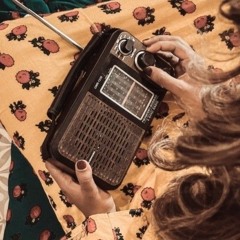 راجعٌ من صوب أغنيةٍ..