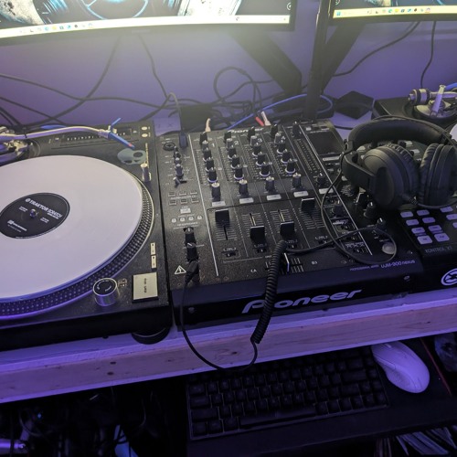 Twitch 3 Breaks session - Mixed by Dilute_2025-11-08.mp3