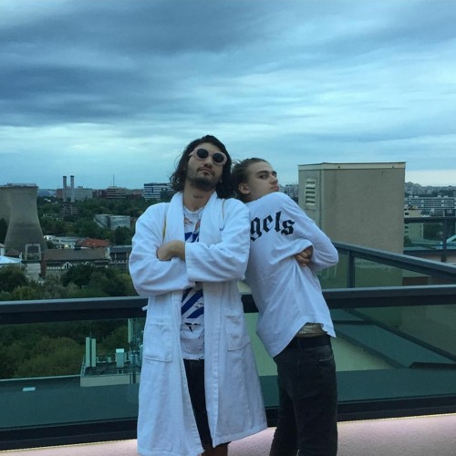 OSCAR X IAN - MINCIUNI (Audio)