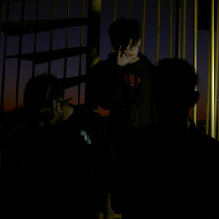 bogazinda.parmaklarım