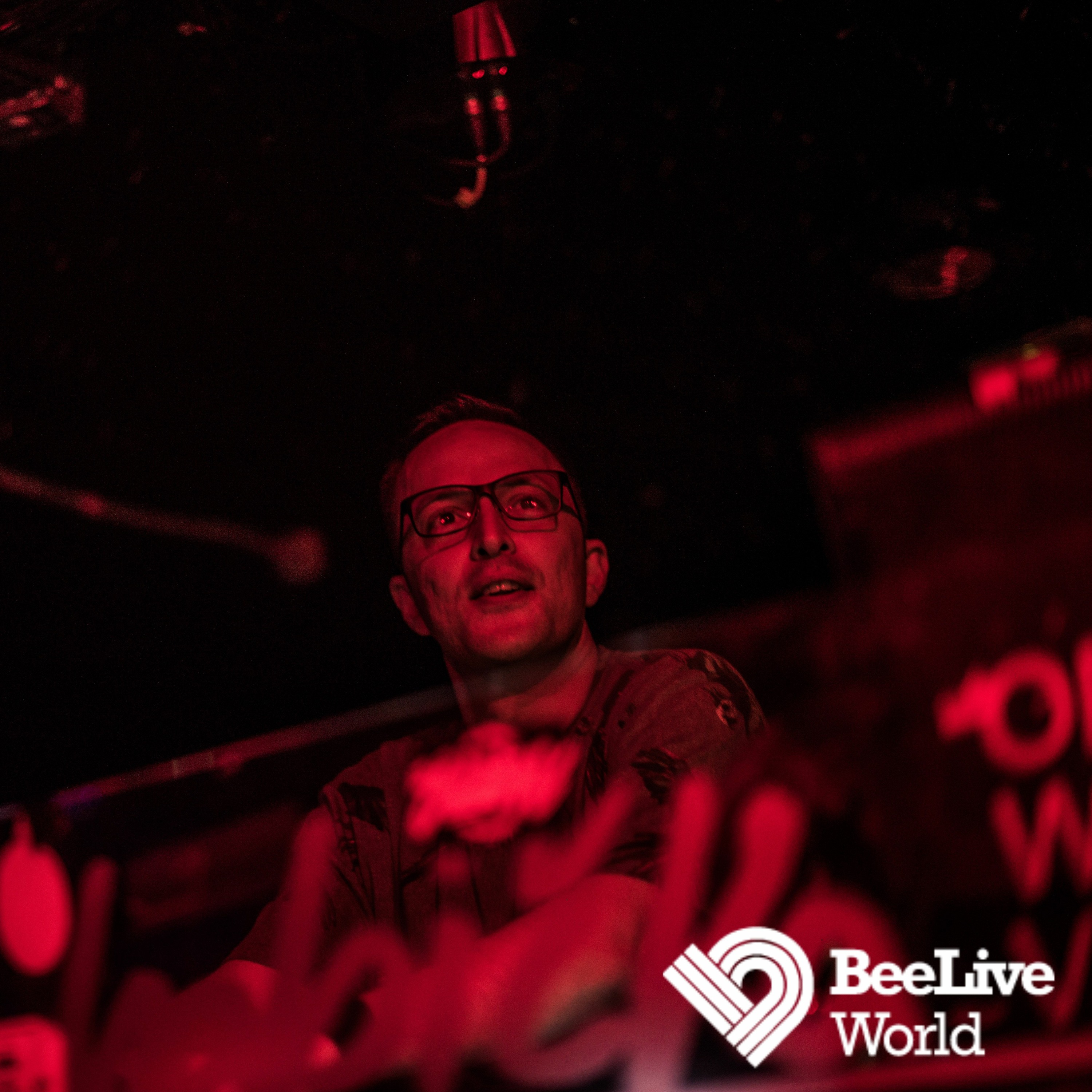 Podcast 414 BeeLiveWorld by DJ Bee 11.09.20 Side A episode artwork