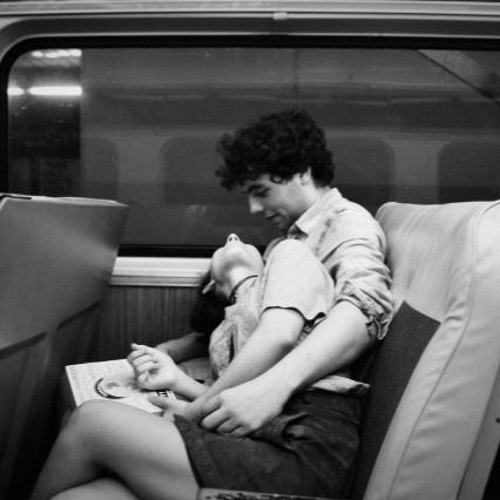 أجي وأروح بنظرة من عيونه