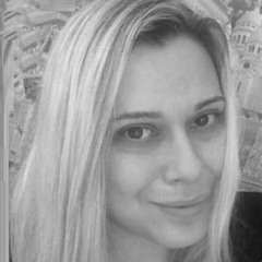 ✔ Η Ντίνα Σαρακηνού διαβάζει το διήγημα «Είκοσι δύο χρόνια χωρίς διακοπή»