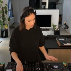 Amelie Lens lockdown session at home