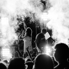 TOUCHDOWN - Vennisay Ft. Issac Mansfield