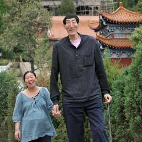 Vidéo : Quand l'homme le plus grand du monde rencontre la femme la plus petite du monde !
