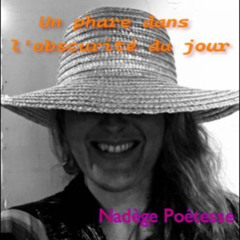 Un phare dans l'obscurité du jour