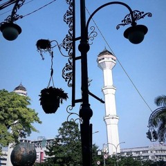 Jalan Tengah - Naura Ayu