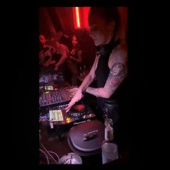 girlsondecks 19/04/25 Lyftoh Bar