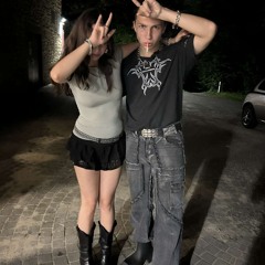 😈