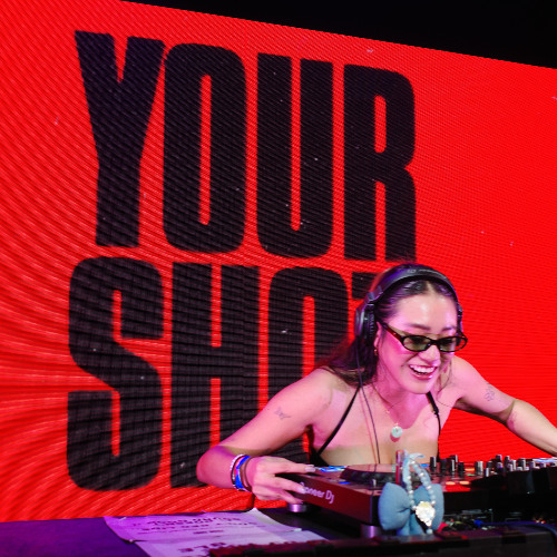 Not 100% sure what this is but its for the girlies & the boys can fuck with it too