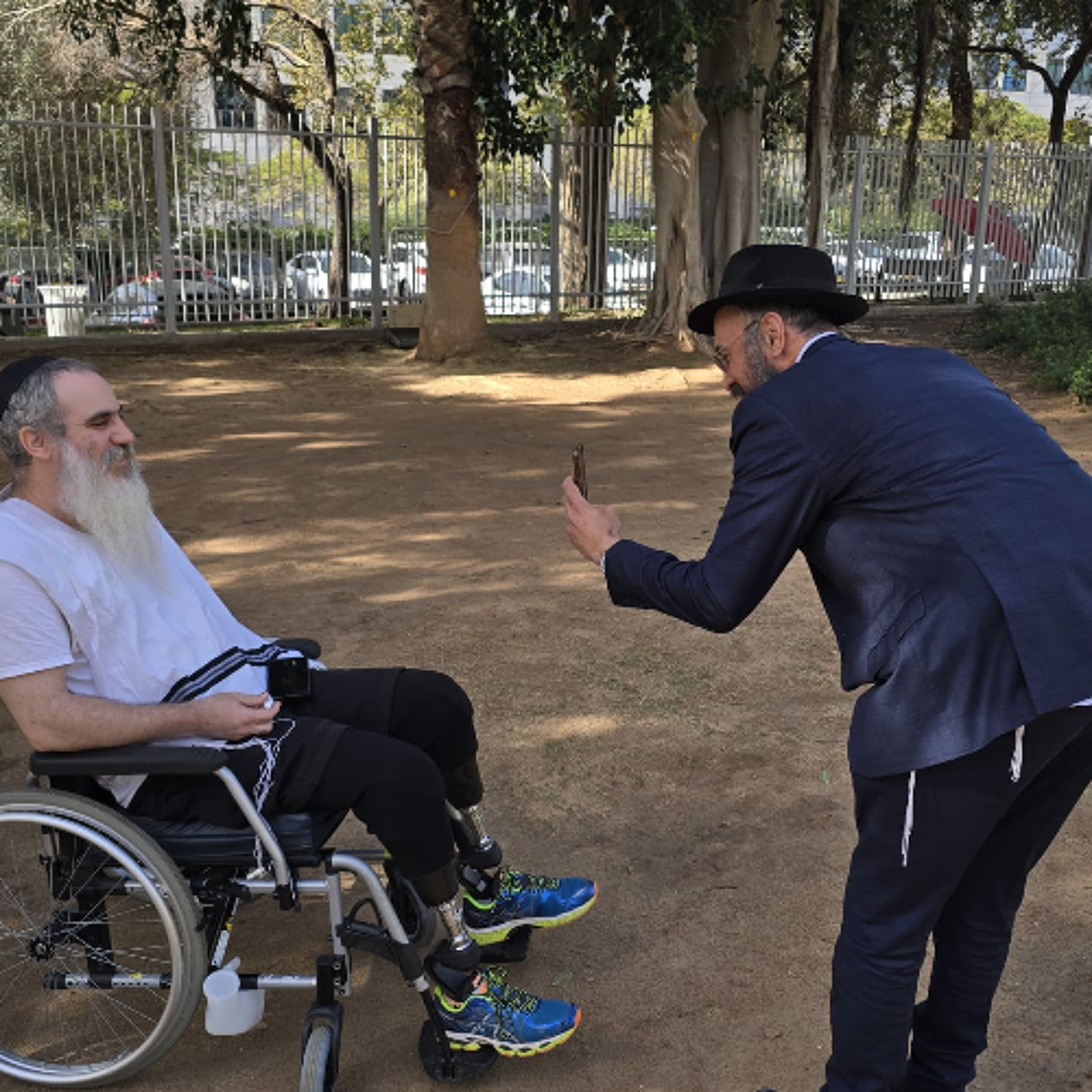 על השליחות המופתית והיכולת להתמיר את הטרגדיה לאחריות והפצה של אור episode artwork