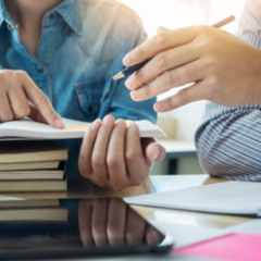 Expert Support for Managing Academic Work Effectively