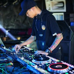 NST - Khóc Ở CLub - Djing Max