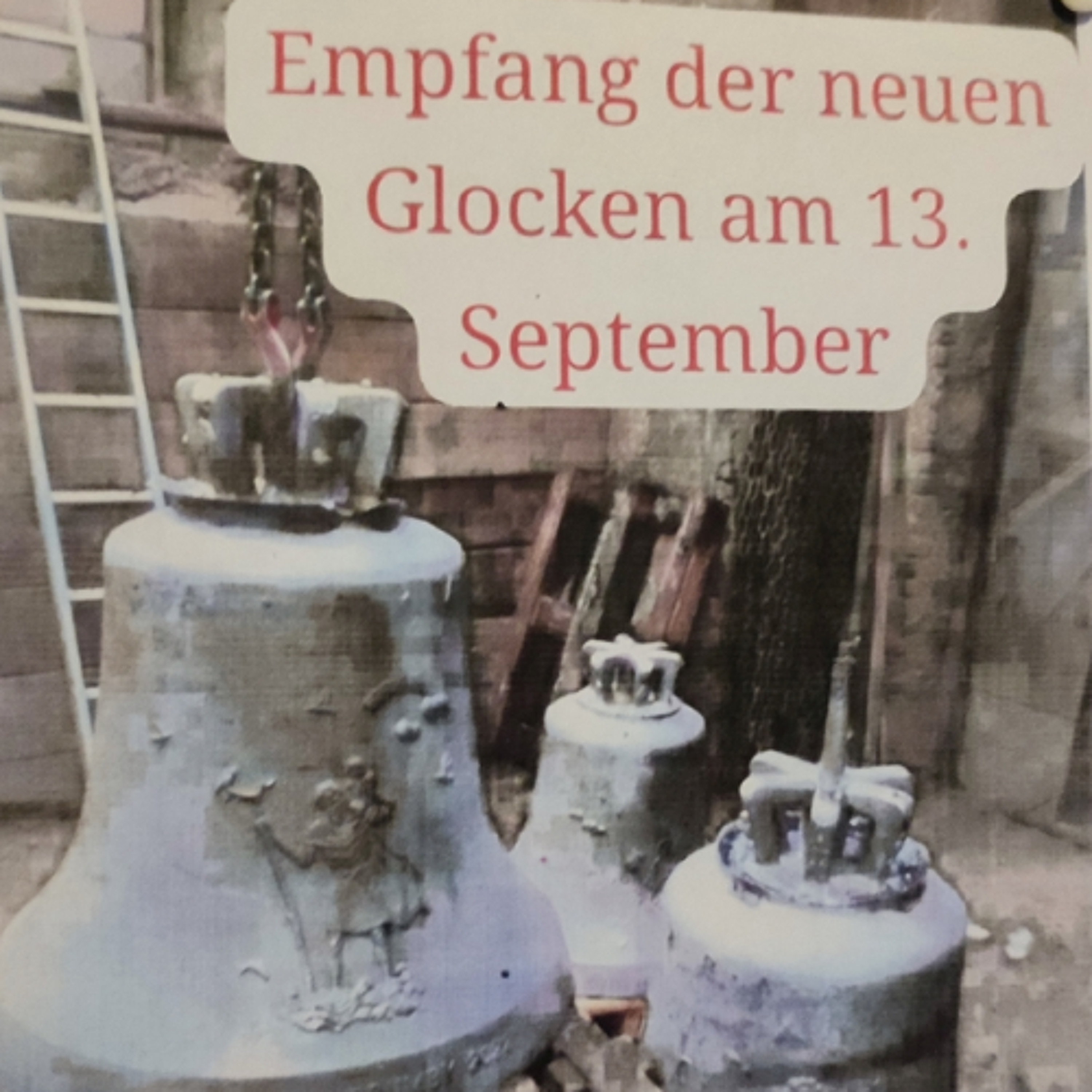 Ankunft und Aufzug der neuen Glocken in den Turm der Petrikirche Brumby