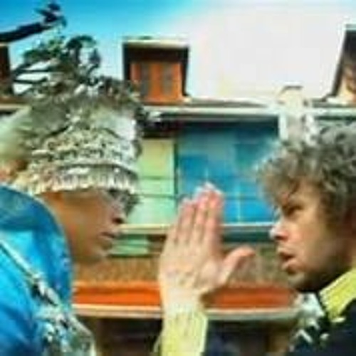 dalwking on a wreram  ( empireofthesun )