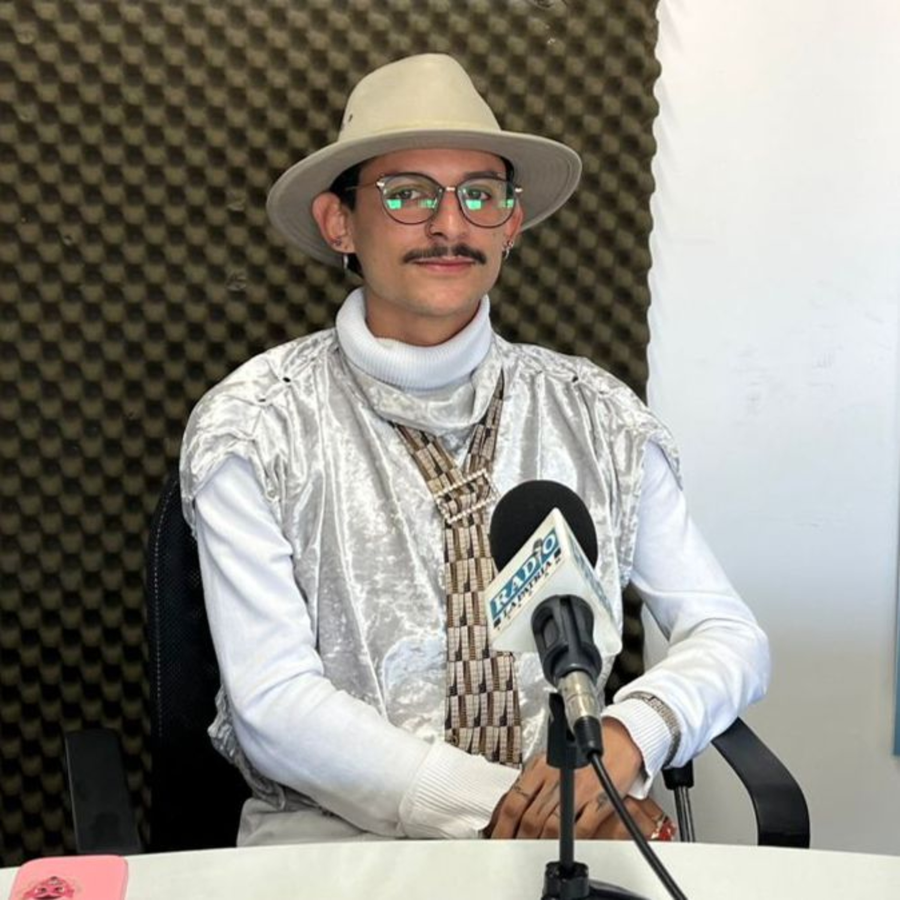 7. Entrevista con Xikix, diseñador y artista de Manizales episode artwork