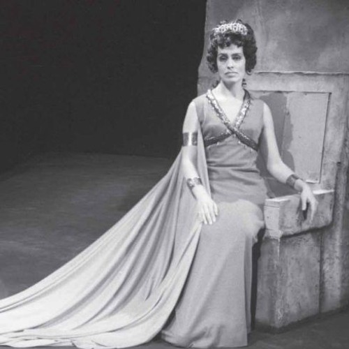 Exposición "De los pies a la cabez en la Comedia Nacional, el vestuario de Estela Medina".com