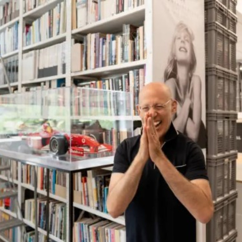 THE BRAND GURU SPEAKS PETER ARNELL DIALOGUE WITH A LEGEND