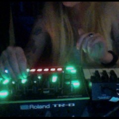 Dovne Hund  -Minimal Techno -RolandTr-09/Roland Aira Tr8 and RolandSE-02.