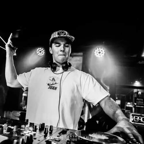 Deep Frequency. 001 STEEREO