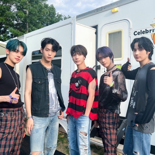 Stream miblovebib Listen to Lollapalooza Chicago 2022 ft TXT (투모로우바이