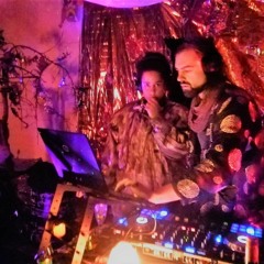 Yoni & Wolfke - Nuklon tanzt (KLP in der Sofaauffangstation mit den Elbnomaden) [PLTRNC]