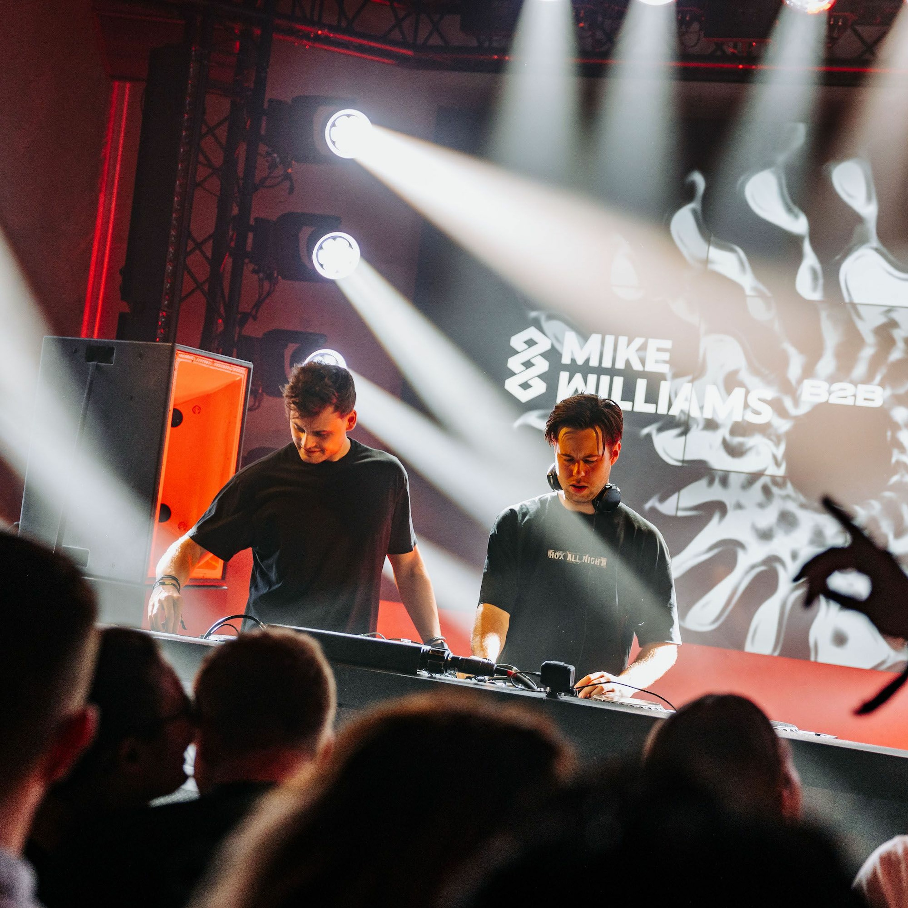 Mike Williams b2b Tim Hox - Live DJ Set | 1001Tracklists x DJ.Studio pres. Top 101 Producers 2023 episode artwork