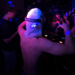 Girl Aint Got No House Music - DJew