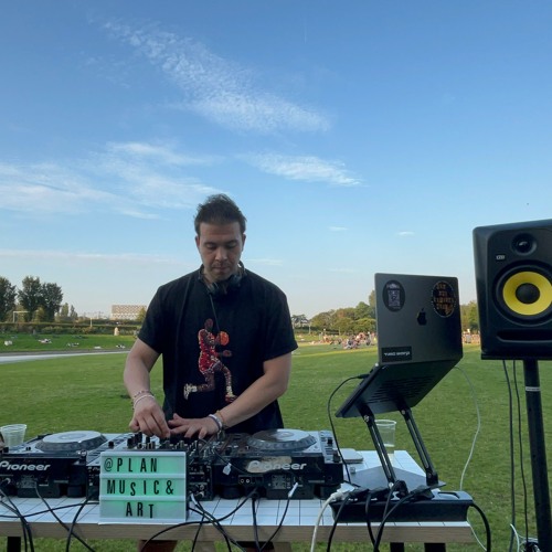 Plan M - Looking Session 009 - Peak Time/Driving Techno Session Episode 9