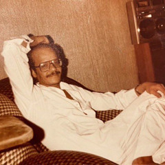 أتصوَّر طِوال اللَّيل صُورة خياله .. وَأذكُر أسمه وَأنادي كُل ماأصحى وَأفوقِ