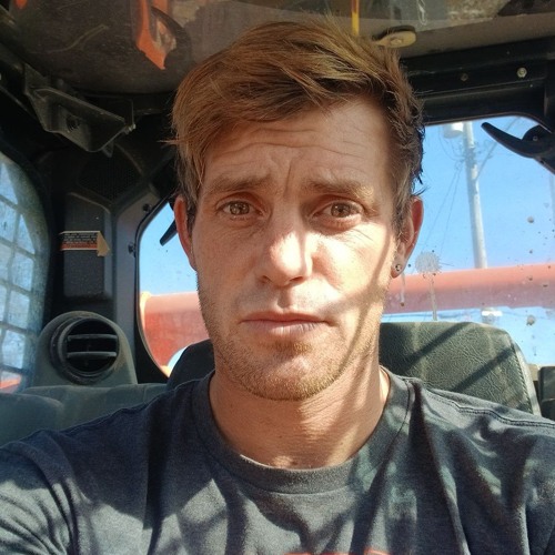 David ben-edward Tobin -mircrophone check in it