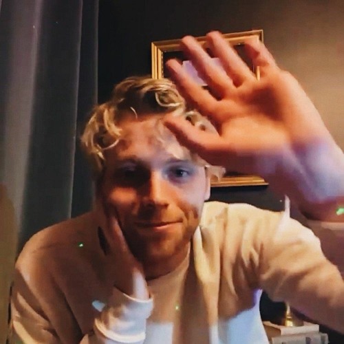 mum - luke hemmings (stripped)