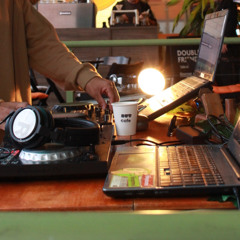 Sunday aftnernoon coffe time, but its raining - The caffeine Club by Jeff DJ