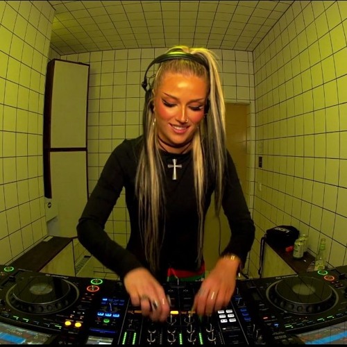 Stream HÖR Berlin - Kirsty by KIRSTY | Listen online for free on SoundCloud