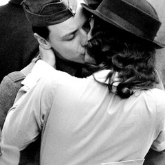 فقبلتُها تسعٌ وتسعين قُبلةٍ "و عانقتها حتى تقطع عقدها"