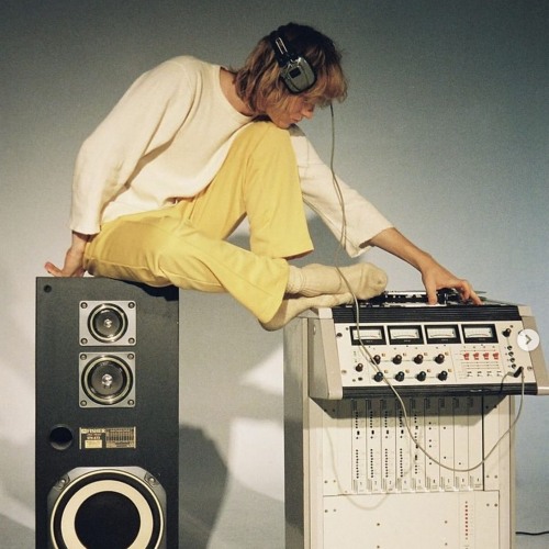 Mk.gee - Are You Looking Up (Live)