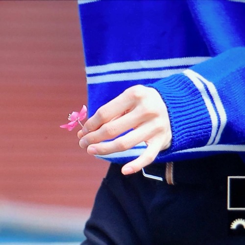 𝟑𝐝 ⟡ 𝟏𝟐월 𝟐𝟒일 ; 𝐧𝐜𝐭 𝐝𝐨𝐲𝐨𝐮𝐧𝐠, 𝐣𝐮𝐧𝐠𝐰𝐨𝐨, 𝐫𝐞𝐧𝐣𝐮𝐧 & 𝐜𝐡𝐞𝐧𝐥𝐞 (cover)