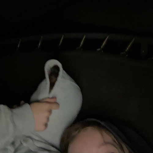 I still wanna hold ur hand <3