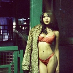 She Strolls At Night (Prod. Remdolla)