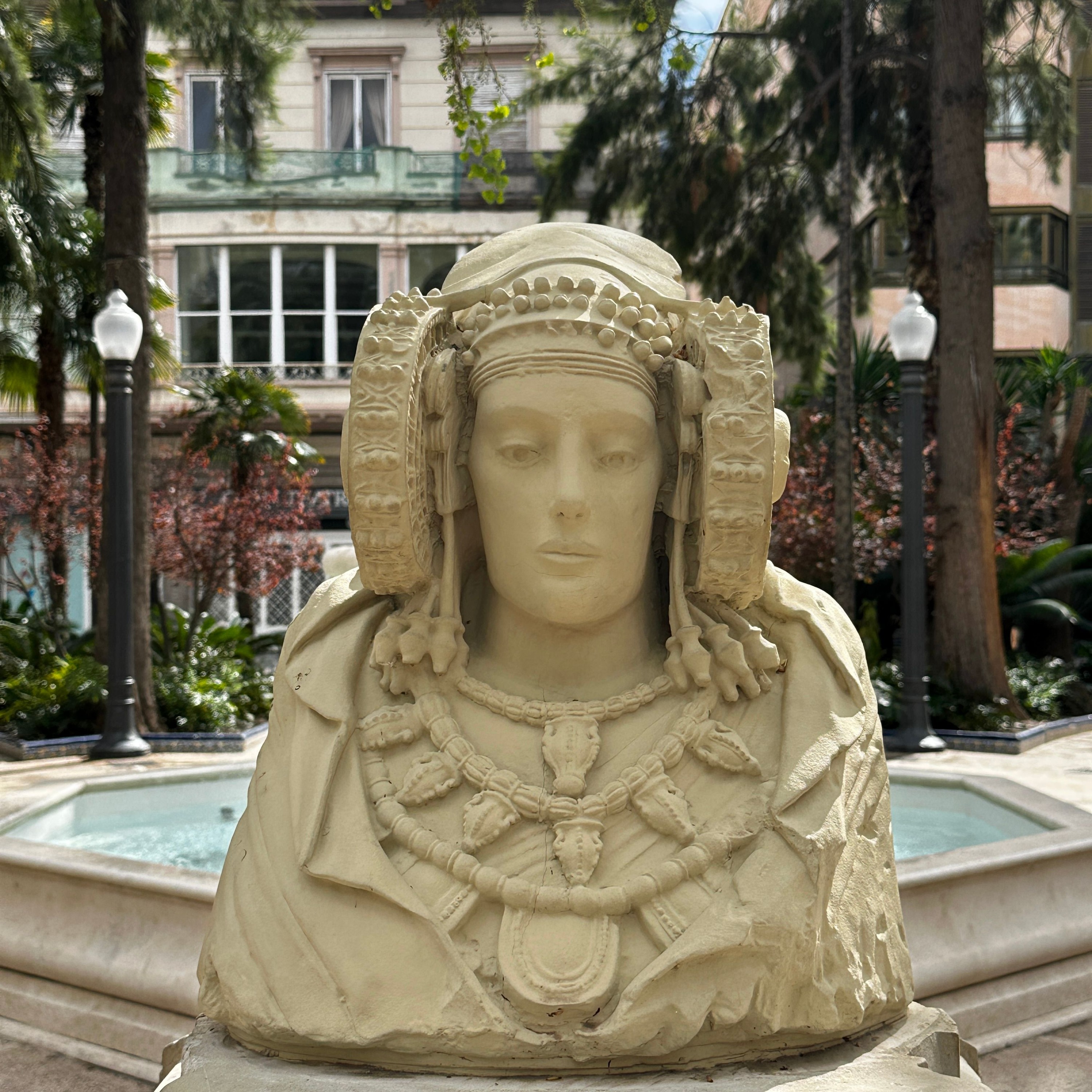 #Worth1000Words - Karin Avila Discovers Lady of Elche episode artwork