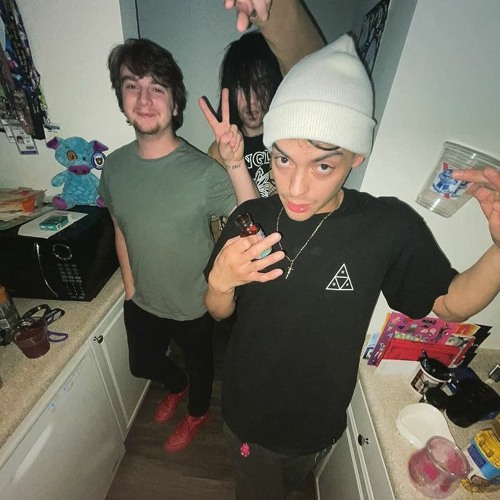 everythings okay(but its not) feat. HATEYOUALREADY X GRAVESTAR [+spikebeats]